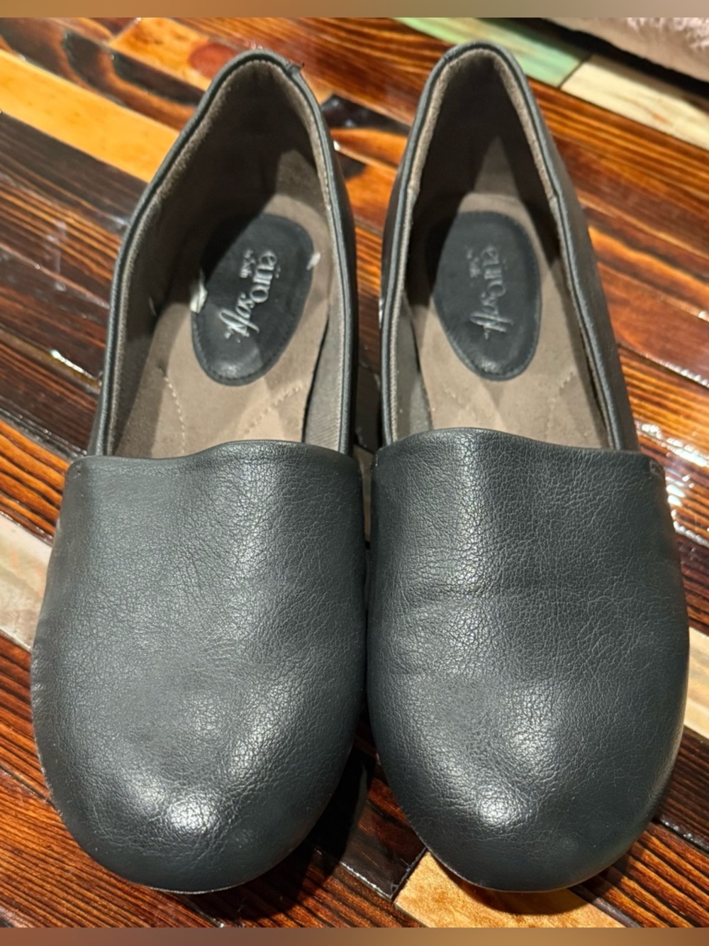 Sofft Women's Black Slip-On Leather Flats
